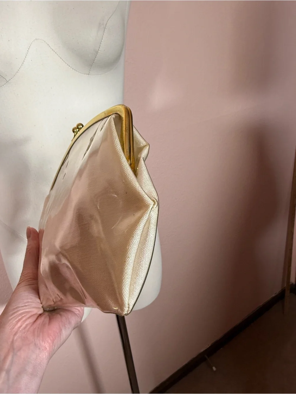 Vintage Cottagecore pink floral gold metal frame kisslock Clutch